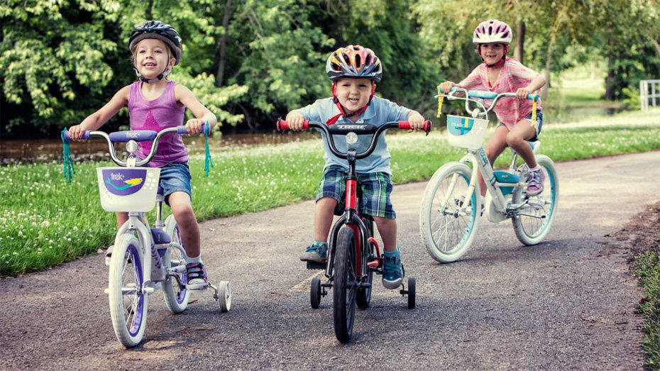 Đạp xe giúp trẻ gắn kết với gia đình
